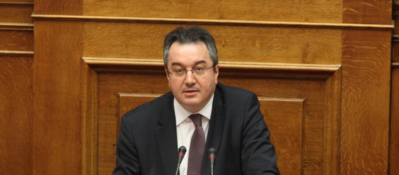 Η. Μόσιαλος: «Η αποκλιμάκωση των μέτρων έχει ρίσκο - Να συμπεριφερθούμε πειθαρχημένα»